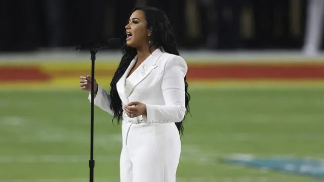 La cantante americana deleitó a los asistentes del Super Bowl con una impresionante interpretación del himno nacional. (Foto: AFP)