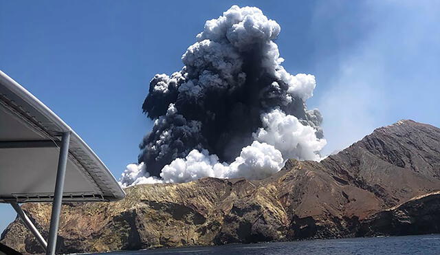 El balance de muertos por erupción volcánica en Nueva Zelanda se eleva a 18. Foto: AFP.