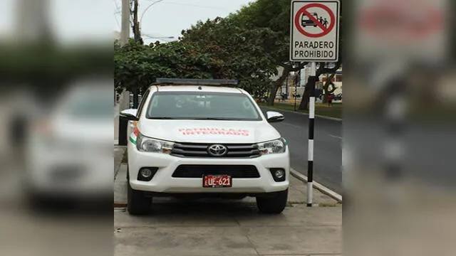 #YoDenuncio: vehículo de seguridad invade zona prohibida