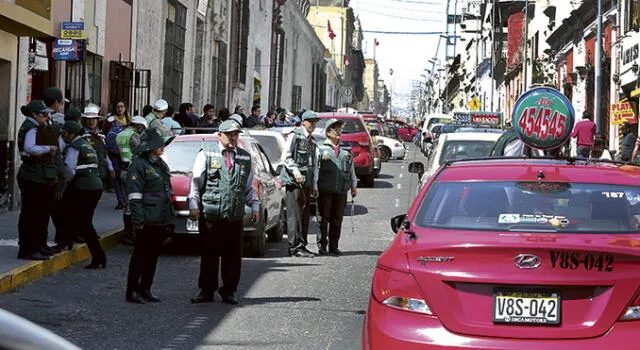 Operativo. 42 vehículos fueron intervenidos por inspectores de tránsito y policías cuando ingresaban al Centro Histórico.