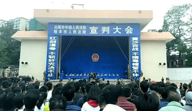 China: 10 personas fueron condenadas a muerte en estadio con miles de espectadores [FOTOS]