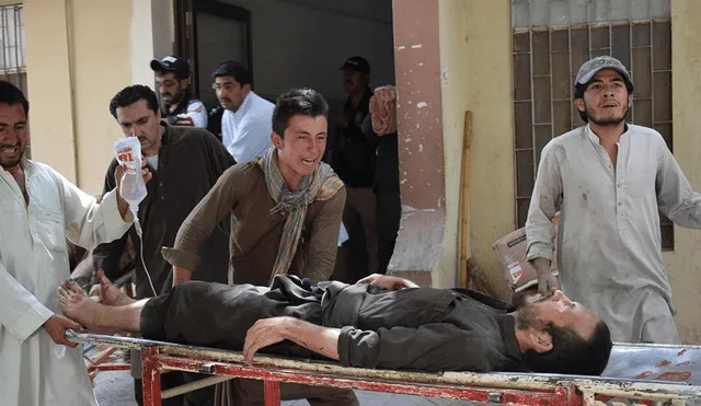 Pakistán: desgarradoras imágenes tras ataque suicida en colegio electoral [VIDEOS]