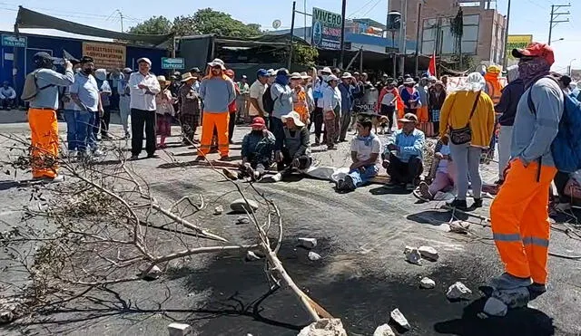 Ciudadanos se apostaron en carretera. Foto: captura Red Independiente Uno - La Joya