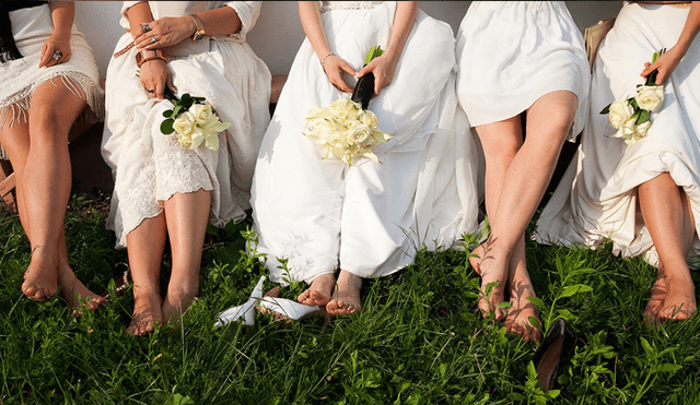 Facebook: seis mujeres fueron a una boda vestidas iguales y sus reacciones se viralizaron [FOTO] 
