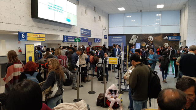 Pasajeros se encuentran varados en aeropuerto Alfredo Rodríguez Ballón.