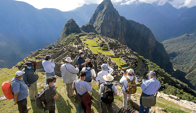 Epicentro turístico. Autoridades y empresarios acompañaron al presidente regional de Cusco para comprobar los nuevos protocolos establecidos para el acceso a Machupicchu. (Foto: Difusión)