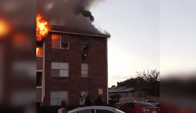 Mujer lanza a su hijo por ventana para salvarlo de incendio en edificio [VIDEO]
