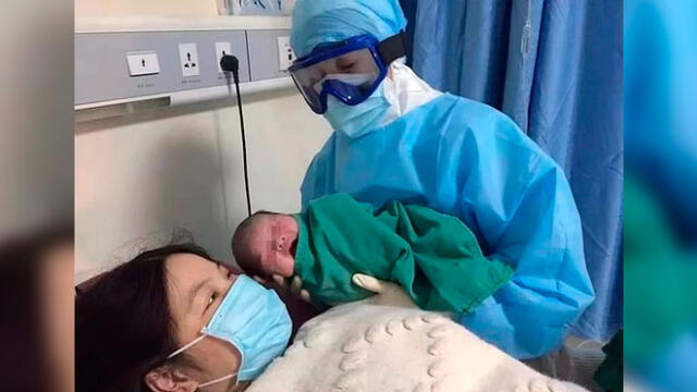 Hospital publica tiernas fotos de una madre que dio a luz a un bebé en medio del brote de coronavirus