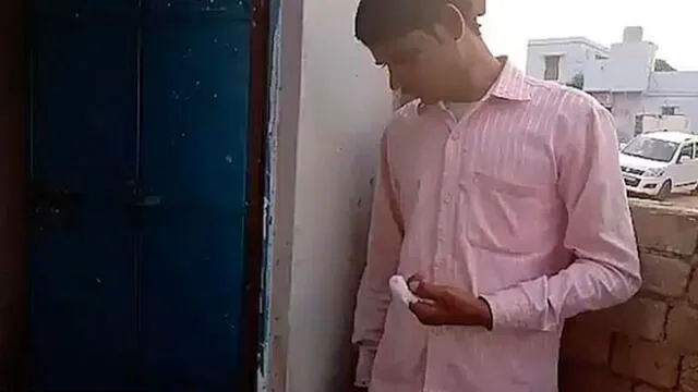 Hombre se corta el dedo índice tras votar accidentalmente por el partido equivocado