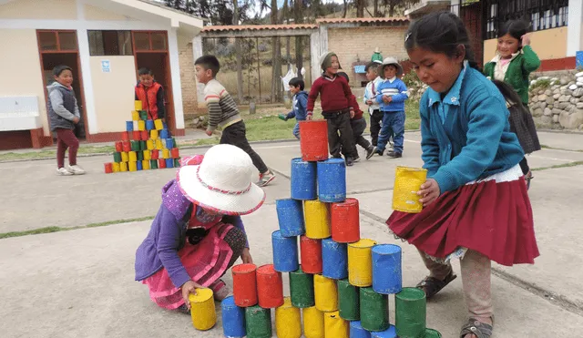 Menores desarrollan actividades recreativas complementarias a sus clases.