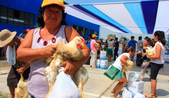 La Libertad: Arzobispado de Trujillo entrega 15 mil pollos a damnificados por Niño Costero