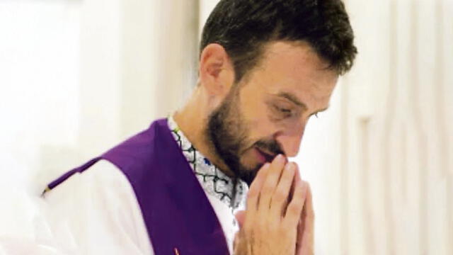 Ordenan prisión para sacerdote acusado de violación de un niño