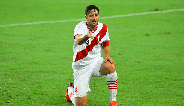 Sebastián Abreu analizó el momento que Claudio Pizarro atravesó en la selección peruana.