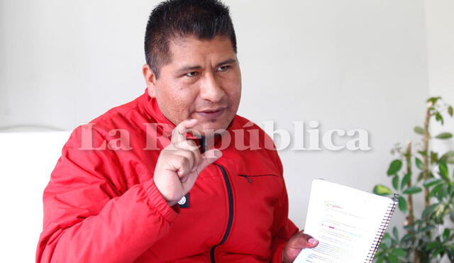 Aduviri espera habilitación de su credencial de gobernador para rertonar al cargo. Créditos foto: Juan Carlos Cisneros-La República.