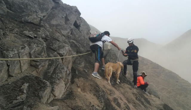 Policía rescata a 3 jóvenes que estaban atrapados en cerros de Cieneguilla 
