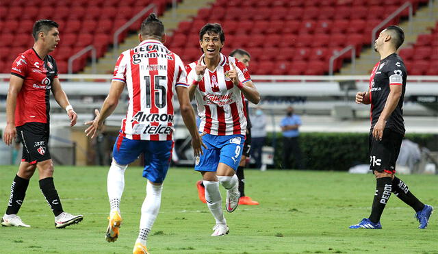 Chivas de Guadalajara venció 3-2 a Atlas y se quedó con una nueva edición del Clásico Tapatío en la Liga MX. Foto: AFP