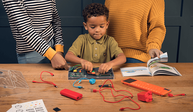 Microsoft y Kano presentan computadora de construcción propia enfocada en niños.