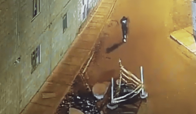 YouTube viral: en Perú un joven cayó al desagüe por caminar pegado al smartphone [VIDEO]