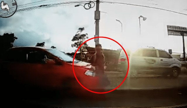 Facebook: atropelló a indigente y bajó de su auto para seguir golpeándolo [VIDEO]