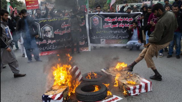 Irán muestra su rechazo hacia Estados Unidos tras el asesinato del general Qasem Soleimani.