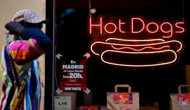 Algunos locales, como restaurantes, ahora son señalados en la capital de España por su falta de ventilación, que deja a su clientela proclive a infectarse de coronavirus. Foto: AFP