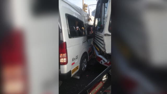 Según testigos, el causante del accidente fue el chofer del bus que se pasó la luz roja. (Foto: La República)