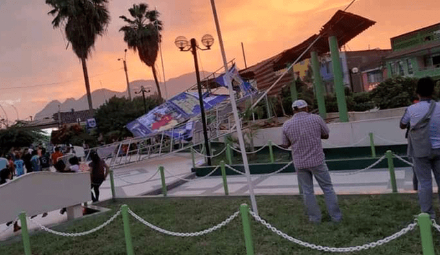 Lambayeque: salvan de morir aplastados por pantalla en plaza de Olmos