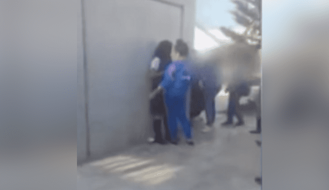 Chincha: Escolares esperan la hora de salida para agarrarse a golpes [VIDEO]