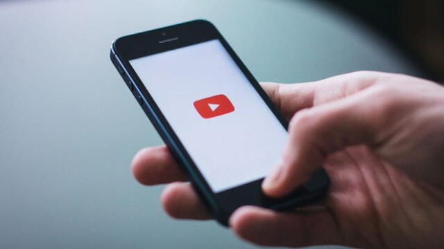 Reproduce música de YouTube y chatea en WhatsApp al mismo tiempo (Fotos: Digital Trends).