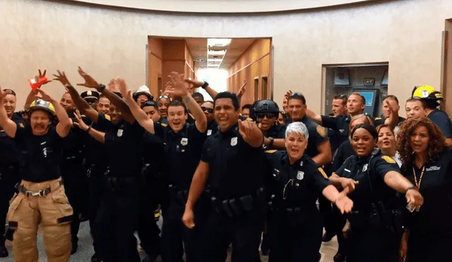 Facebook: Policías cumplen divertido reto al bailar una canción de Bruno Mars [VIDEO]