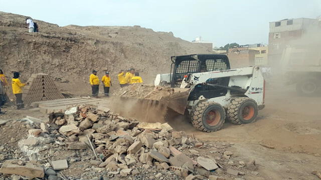 Más de 80 toneladas de desmonte fueron retirados de la huaca Huantille [FOTOS]