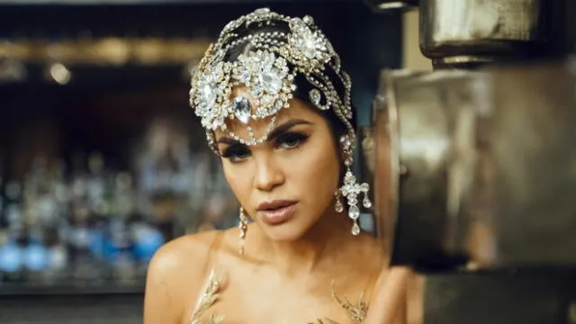 Natti Natasha cautiva con sexy manera de promocionar 'Toca, toca', su reciente single