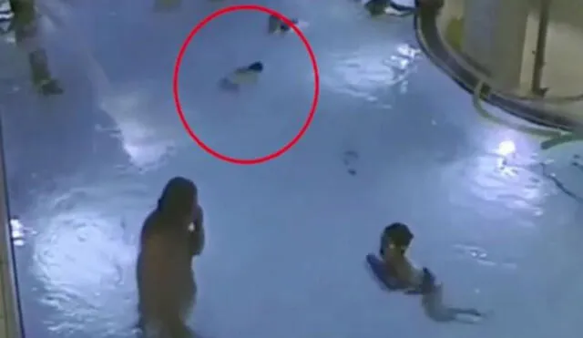 Youtube: ¡De terror! niño se ahoga en piscina y nadie hace nada por salvarlo [VIDEO]