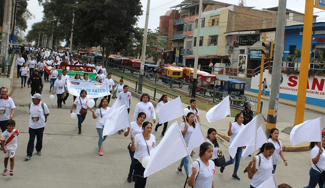 Pobladores de Sullana portaron prendas blancas durante marcha.