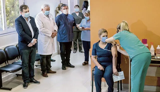Aplican. El personal médico está en la primera línea de inoculación de la fórmula rusa. Foto: AFP