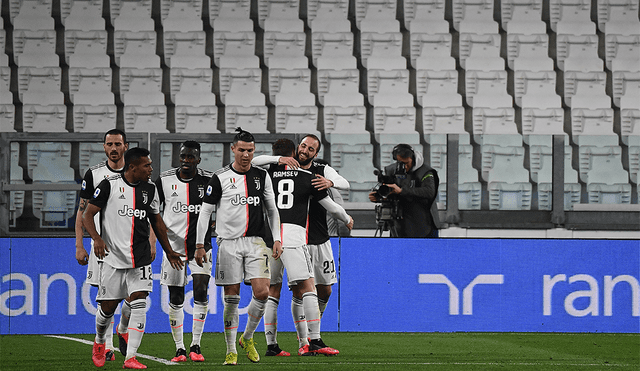 Jugadores de la Juventus celebrando un gol a estadio vacío. | Foto: AFP