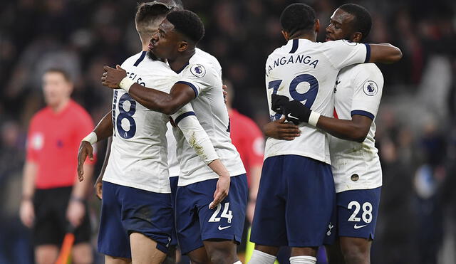 Tottenham ganó su segundo partido consecutivo y llegó a los 37 puntos, con lo que alcanzó puestos de competencias internacionales. Foto: AFP.