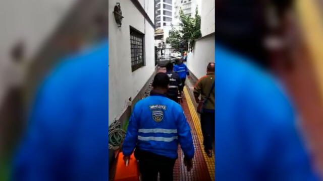 Serenazgo de Miraflores atiende a trabajador que cayó desde tercer piso.