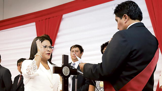 Eligen a docente como presidenta de consejo regional en Tacna