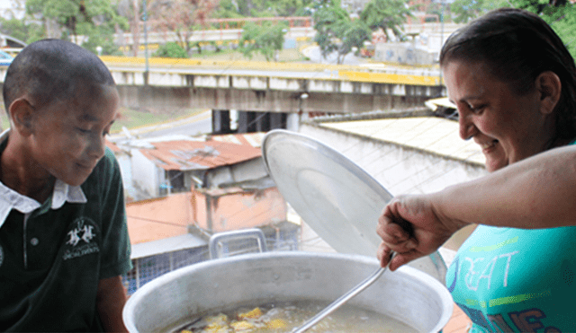 Comedores comunitarios luchan contra el hambre infantil en Venezuela