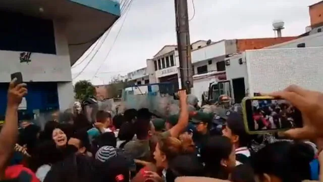 Soldados de Maduro impiden entre disparos a niños cruzar la frontera para ir a estudiar