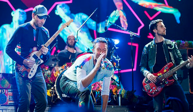 Desliza las imágenes de Google Translate hacia la izquierda que muestran el resultado con el nombre de la banda Coldplay.