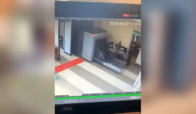 YouTube viral: sujeto atravesó escáner de aeropuerto junto a su maleta [VIDEO]