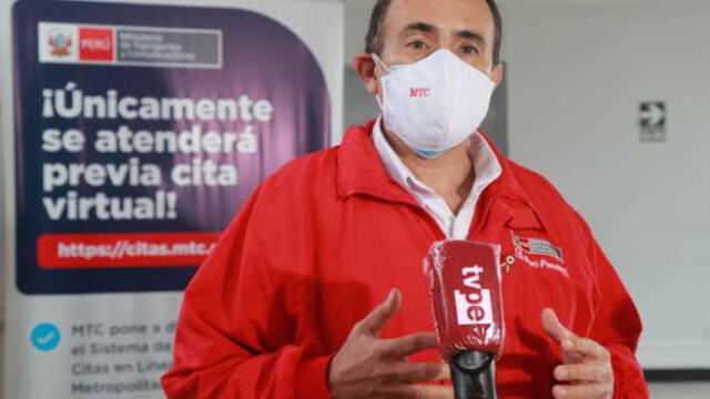 El ministro de Transportes y Comunicaciones, Carlos Estremadoyro, supervisó la atención en el Centro de Emisión de Licencias de Conducir del Cercado de Lima. /Crédito: MTC
