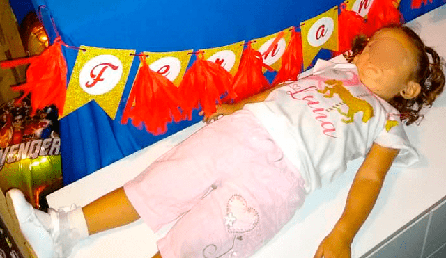 Twitter: niña finge su muerte cuando le realizaron su cumpleaños temático de Blanca Nieves [FOTOS]