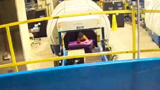 Niño desapareció varios minutos tras subir a una banda de equipaje en el aeropuerto de Atlanta. Foto: Telemundo.