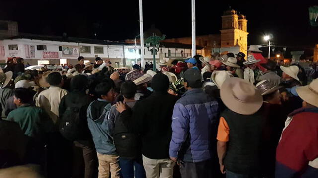 Impactante: Enardecida turba quema vivo a presunto ladrón en Cusco [VIDEO]