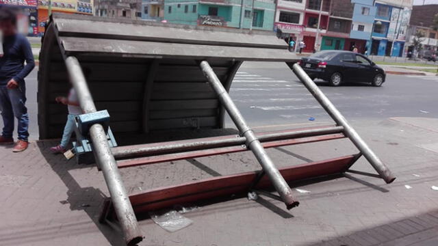 #YoDenuncio: estructura de metal cae sobre vereda