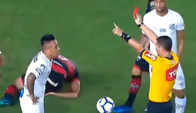 Christian Cueva cometió esta brutal falta en partido de Santos y fue expulsado así [VIDEO]