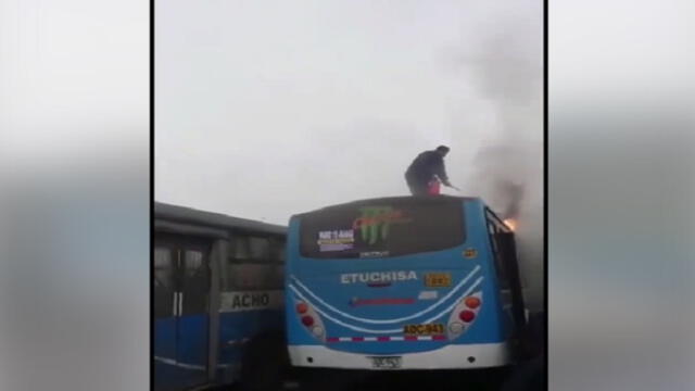 Villa el Salvador: Buses ‘El Chino’ son incendiados en terminal de la empresa [VIDEO] 